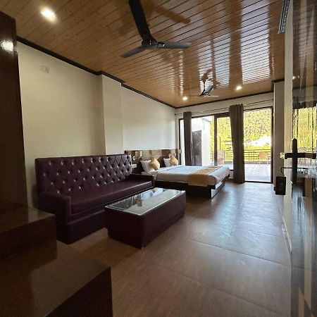 מוסורי Hotel 7 Heavens מראה חיצוני תמונה