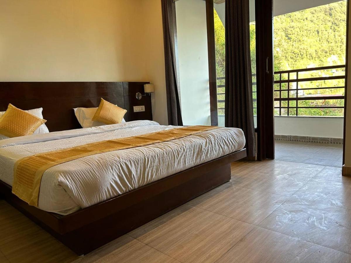 מוסורי Hotel 7 Heavens מראה חיצוני תמונה