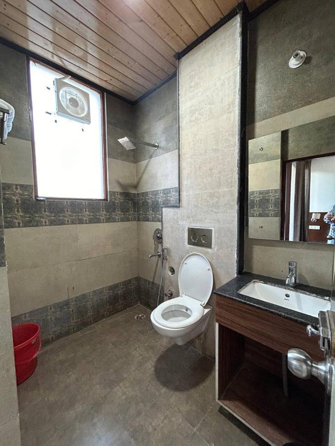 מוסורי Hotel 7 Heavens מראה חיצוני תמונה