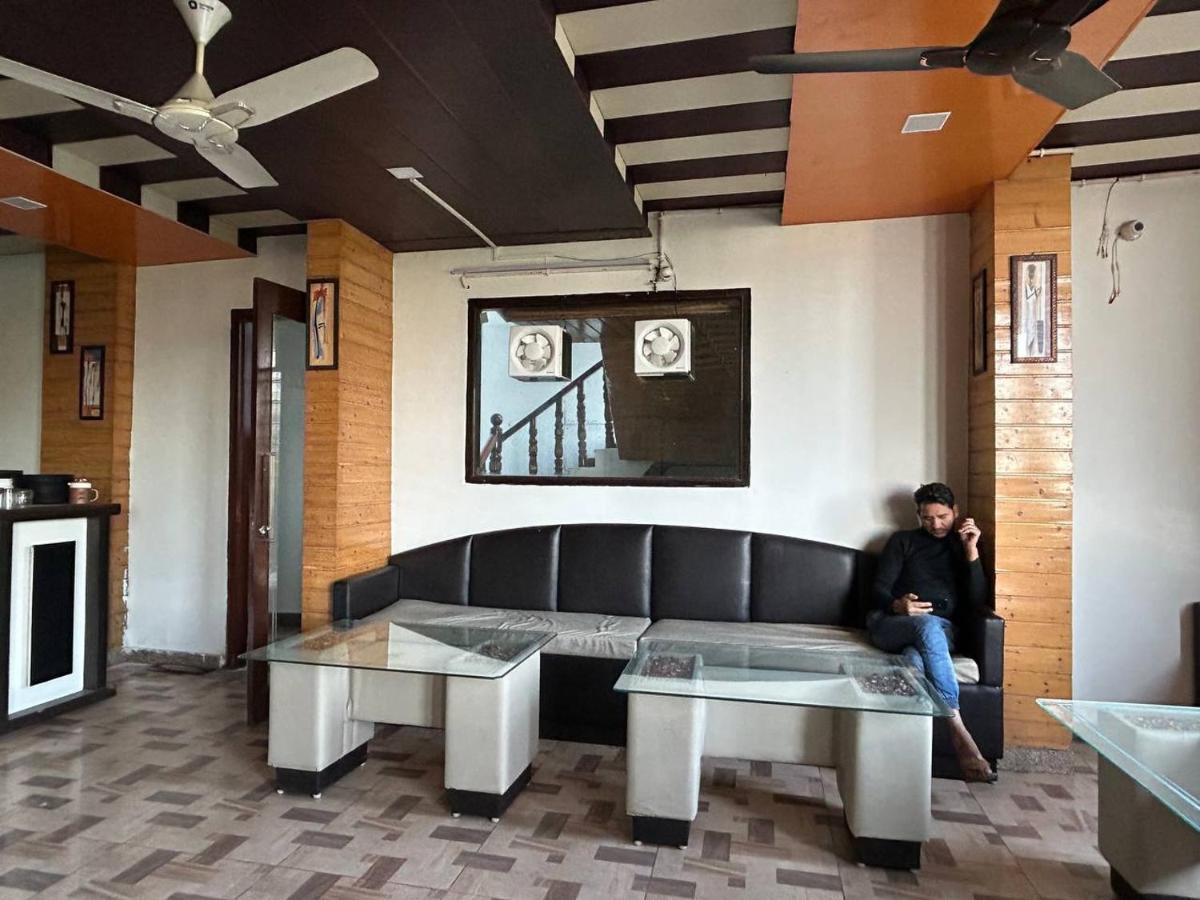 מוסורי Hotel 7 Heavens מראה חיצוני תמונה